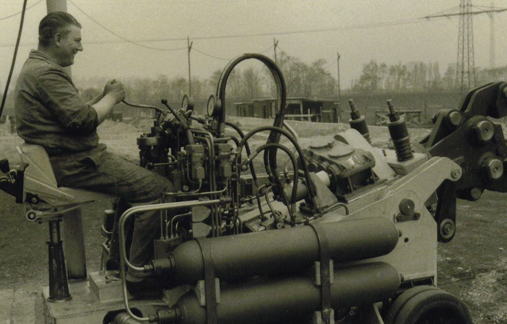 Historical photo of vintage GLAMA machine